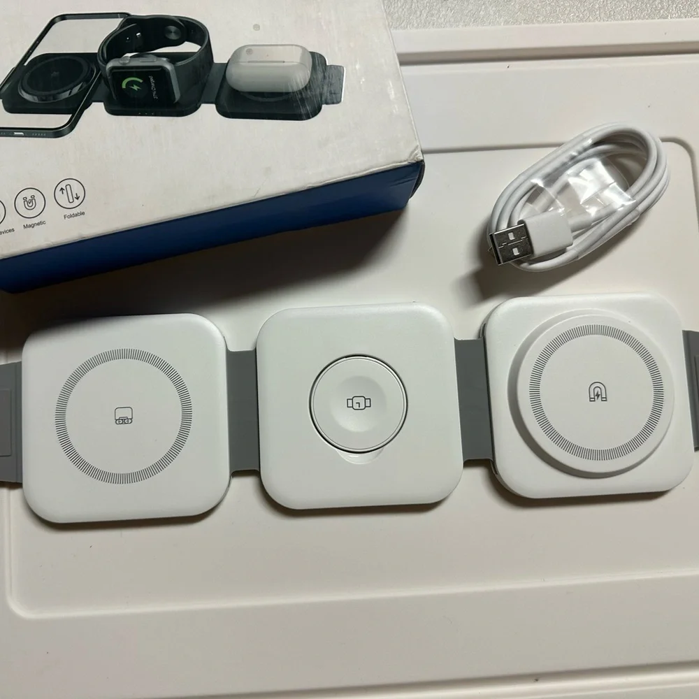 3-in-1 Magnetic Wireless Charger - white